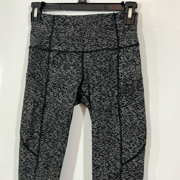 LULULEMO ATHLETICA SIZE 4 BLACK - Picture 4 of 11